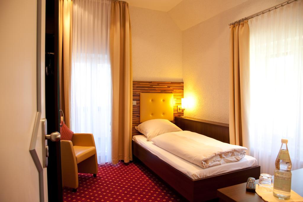 Hotel- Restaurant Poststuben Bensheim Zimmer foto